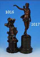 BOESE, J., * 1856, BRONZESKULPTUR, MUTTER MIT KIND, AUF SCHWARZEM MARMORSOCKEL, DIESER MIT KL. ...