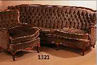 SOFA M. ZWEI SESSELN, DT., UM 1960/65, RAH- RAHMEN NUSSBAUM U. BUCHE MASS., QUALITäTVOLLERBAROCKSTIL, GESCHNITZT, SOFA IN SICH GE- SCHWEIFT, ...