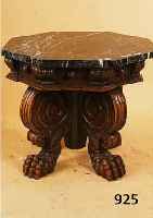 BEISTELLTISCH, DEUTSCH, UM 1890, NUßBAUM, REICH GESCHNITZT MIT VOLLPLASTISCHEN GROßEN KLAUENFÜSSEN, 8-ECKIGE MARMORPLATTE, LEICHT BEST., H. CA. ...