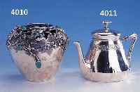 SILBERVASE MIT CHRYSOPRASEN, 925ER SILBER, MEISTERMARKE URSULA HODEMACHER, HANNOVER, * 1925, VASE FREI AUS DEM BLOCK GEHAUEN, VER- ...