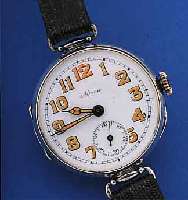 ALPINA HERRENARMBANDUHR, SCHWEIZ/DEUTSCHLANDUM 1925, 900ER SILBER, SCHARNIERBODEN, SCHAR- NIERLüNETTE, PERF. EMAILBL. SIGN., ZEIGER U. ZIFFERN M. ...