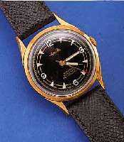 MAUTHE/VW HERRENARMBANDUHR, DEUTSCHLAND UM 1962, METALL HARTVERG., AUF EDELST.-SCHR.- BODEN SONDERGRAV. FüR 100.000 GEFAHRENE KM, AUßER ...