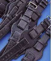 KONVOLUT 30 ARMBäNDER FüR HERRENARMBANDUHREN, LEDER, AUS BUNDESWEHRBESTäNDEN, UNGETRAGENE LAGERWARE