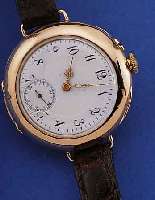 DAMENARMBANDUHR AUS DAMENTASCHENUHR, SCHWEIZ/DEUTSCHLAND UM 1908, RG 585/000, EMAILBL. M. KL. SEK., ZEIGERSTELLDR. AUßEN 11, GOLDCUV. ...