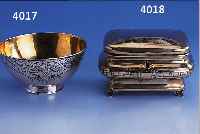 ZUCKERDOSE WOHL BERLIN UM 1835/40, SILBER, TEILVERGOLDET, FEIN GRAVIERTER MäANDERDEKOR, AUF 4 FüßEN, ORIG. SCHLüSSEL, ALTERS- BED. ...