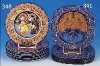 DREI WEIHNACHTSTELLER IN GLAS, ROSENTHAL, 1979, 1980, 1981, DEKOR BJöRN WIINBLAD, JE CA. 28.5 X 28.5 CM
