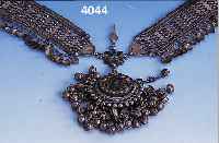 BRUSTSCHMUCK, ALGERIEN UM 1900, SILBER, MIT GLöCKCHENABHäNGUNGEN, ABSTR.-FLORAL, BT. EMAILL. IN GRUBENSCHMELZTECHNIK, L. CA. 40 CM, ...