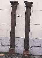 PAAR HOLZSäULEN, ENGLAND, UM 1800, MIT GESCHNITZTEN HOLZKAPITELLEN, H. CA. 262 CM
