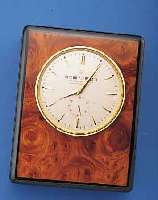 GIRARD PERREGAUX TISCHUHR, WURZELHOLZGEH. INPULTFORM, MESSINGLüNETTE VERG., VERS. BLATT M.AUFGES. GOLD-STD.-ZEICHEN, GOLDZEIGER, ELEK- ...
