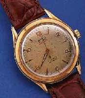 BWC HERRENARMBANDUHR AUTOMATIK, SCHWEIZ UM 1952, GG 585/000, BODEN GEDR., ORIG.-BLATT ALTERSBED. FL., 17 ST., WERK VERG., ZENTRAL- ROTOR, ...