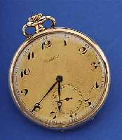 CORTEBERT HERRENTASCHENUHR OFFEN, SCHWEIZ UM 1930, GG 585/000, BODEN SYM. GUILL., GEH. 2-TEIL., VERG. BLATT ALTERSBED. FARBL. GET., SIGN., ...