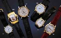 GIRARD PERREGAUX DAMENARMBANDUHR RICHEVILLE TONNEAU MADAME, QUARTZWERK, GEH. GG 750/000,ZIFFERBL. M. AUFGEL. GOLDENEN STERNEN, SAPHIRGL., ...