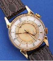 LE COULTRE ARMBANDWECKER, SCHWEIZ/USA UM 1952, GG-FILLED, BODEN GEDR., BET. BANDANST., 2-FARB. VERS. ORIG.-BLATT, ALTERSBED. FL., HANDAUFZUG, ...