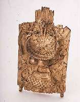 TASCHENUHRSTäNDER MOTIV WEINERNTE, RELIEF. DARST. VON TRAUBEN, WEINLAUB U. WINZERARBEITS-GER., DEUTSCHLAND UM 1930, METALL VERS., BER.,GEEIGN. ...
