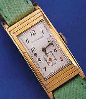 WITTNAUER HERRENARMBANDUHR, SCHWEIZ/USA UM 1940, METALL HARTVERG., EDELST.-BODEN GEDR., IN SICH EXTR. GEW. RECT.-FORM, MAßE CA. 47 X 20 MM, ...