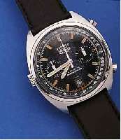 HEUER ARMBANDCHRONOGRAPH CARRERA AUTOMATIK, SCHWEIZ UM 1970, EDELST., BODEN GESCHR., ZUR BESSEREN STOPPBED. KRONE AUßEN 9, 30-MIN.- U. ...