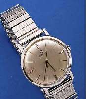 KONVOLUT: 2 HERRENARMBANDUHREN, SCHWEIZER PRODUKTION, 1X OMEGA, EDELST., BODEN GEDR., HANDAUFZUGKAL. 601, 17 ST., INCABL. STOßGES., UM 1965, ...