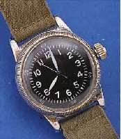WALTHAM MILITäRARMBANDUHR, USA UM 1939, METALL VERCHR., BODEN U. GLASR. GESCHR., SCHW.KONTRASTZIFFERBL., 16 ST., HANDAUFZUGKAL. 6/0-42, ...