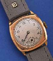 KONVOLUT: 3 ARMBANDUHREN, VERSCH. FERTI- GUNGSZEITEN U. KONZEPTE, 1X AUS DAMENTASCHEN- UHR, SILBER, EMAILBL., ROT 22-21, ZYLINDERW., UM 1908, ...