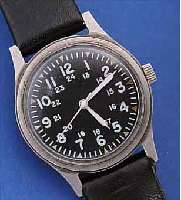 HAMILTON MILITäRARMBANDUHR, SCHWEIZ UM 1978,EDELST., EINSCHALENGEH., GET. A-WELLE, FüR DIE US-ARMY, SO REG.-GRAV. AUF GEH.-BODEN, ...