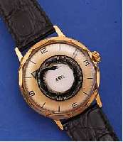 STYL HERRENARMBANDUHR MYSTERIEUSE, UM 1965, METALL M. GG-AUFLAGE, BODEN GESCHR., MYSTER. ZEITANZ. DURCH ZEIGERSCH., SEK.-SCHEIBE M. OPTISCHEM ...