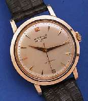 MOVADO HERRENARMBANDUHR AUTOMATIK, REF.-NR. 11202, SCHWEIZ UM 1952, EDELST., RG-HAUBE, BODEN GESCHR., MATT VERS. BLATT, MINIM. AL- TERSBED. ...