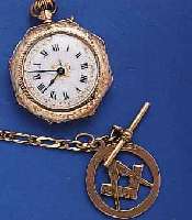 DAMENTASCHEN/ANHÄNGEUHR, SCHWEIZ/ENGLAND UM 1905, ROSE-G. 375/000, ACHTECKIG AUßEN, GEH.- BODEN EMAILL. ERKENNB., JUGENDSTIL, SCHWALBE U. ...