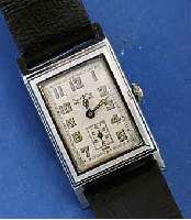 ZENTRA/TAVANNES HERRENARMBANDUHR, DEUTSCH- LAND/SCHWEIZ UM 1938, EDELST., RECT.-FORM, BODEN GEDR., IN SICH L. GEW., ORIG.-BLATT U. ZEIGER ...