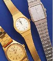 KONVOLUT: 12 DAMENARMBANDUHREN, QUARTZGEST. ANALOGANZ., GEFERT. IN DER ZEIT VON 1980-1988,ALLE METALL, TEILW. HARTVERG., TEILW. RHOD., TEILW. ...