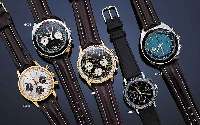 BREITLING ARMBANDCHRONOGRAPH COSMONAUTE/NAVY- TIMER/24-STUNDEN, SCHWEIZ, UNGETR. LAGERW. UM 1961, METALL HARTVERG., EDELST.-BODEN GEDR., ...