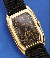 GRUEN HERRENARMBANDUHR, SCHWEIZ/USA UM 1935,GG-FILLED, BODEN GEDR., IN SICH GEW., ORIG.- BLATT, ALTERSBED. FARBL. GET., TONNENFöRM. ANKERW., ...