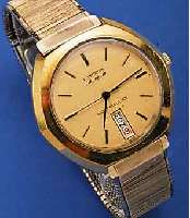 LONGINES HERRENARMBANDUHR OLYMPIAN SCHNELL- SCHWINGER, SCHWEIZ/USA UM 1972, EINSCHALEN- GEH. M. EDELST.-BODEN HARTVERG., METALLGLIE- DERB. NEUTR. ...