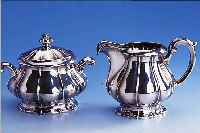 SAHNEGIEßER UND ZUCKERDOSE, KOPENHAGEN DAT. 1929, 835ER SILBER, BAROCKSTIL, INNENVER- GOLDET, MEISTERMARKE H.GR. UNGED., ZEITTYP. BAROCKSTIL, ...