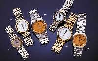 JAEGER LE COULTRE DAMENARMBANDUHR ALBATROS, SCHWEIZ UM 1988, EDELST., LüNETTE U. ZWISCHEN-GL. DES EDELST.-BANDES IN MASSIV GG, DOPPEL- TE, ...