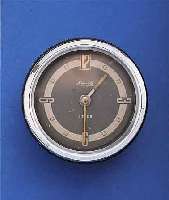 KIENZLE EINBAUUHR MIT 8-TAGEWERK, DEUTSCH- LAND UM 1958, METALL VERCHR., EINBAUD. CA. 58 MM (Z.B. IM GOGO-MOBIL), GEHFäHIG, INTAKT, EZ 2