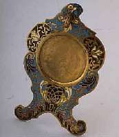 TASCHENUHRSTäNDER, FRANKREICH UM 1875, MESSING, BUNT EMAILL., H. CA. 11 CM, GEEIGN. FüR TASCHENUHR-D. CA. 45 MM, VERWENDB.