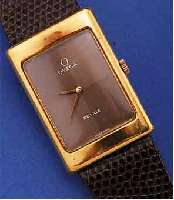 OMEGA HERRENARMBANDUHR DE VILLE, SCHWEIZ UM 1972, METALL RECT.-GEH., GG-AUFL. (20 MICRON),ALTERSBED. BER., EDELST.-BODEN GEDR., BEI FERTIGST. ...