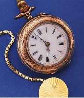 DAMENTASCHENUHR, SCHWEIZ FüR DEN DEUTSCHEN MARKT UM 1902, RG 585/000, PERF. EMAILBL. M. GOLDGEP. MINUTERIE, RüCKS. JUGENDSTIL PFLAN- ZENDARST., ...