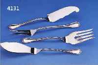 7 VORLEGETEILE, 925ER SILBER, BEST. AUS: 2 FISCHVORLEGETEILE, 1 SAUCEN- LöFFEL, 2 FLEISCHSPIEßE UND 2 TORTENHEBER, SEHR GUTER ...