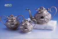 3-TLG. TEESET, UM 1900/10, SILBER GEPR., NICHTGEPUNZT, BEST. AUS: TEEKANNE M. SCHARNIER-DECKEL, ZUCKERSCHALE MIT DECKEL, SAHNEGIEßER MIT MIT ...
