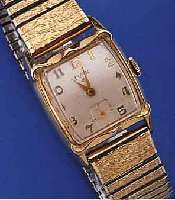 ELGIN HERRENARMBANDUHR, USA UM 1955, GG- FILLED, AUFWEND. RECT.-FORM, BODEN GEDR., KONKAVGL. ERS., BLATT ZUM RAND ZU L. FL., ZEITIDENT. ...