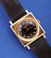 LONGINES HERRENARMBANDUHR, SCHWEIZ/USA UM 1953, GG 585/000, CARREE-FORM, BODEN GEDR., STD.-ZEICHEN TEILW. ERS., 17 ST., ...