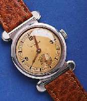 TAVANNETAVANNES HERRENARMBANDUHR, SCHWEIZ UM 1939, EDELST., STÜLPGEH., BEWEGL. BANDANST., INNEN- BODEN 4-FACH VERSCHR., AUßER LEDERB. U. EIN- ...