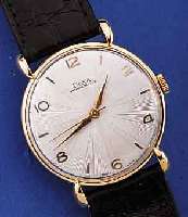DOXA HERRENARMBANDUHR, SCHWEIZ UM 1945, GG 585/000-RUNDGEH., TROPFENFöRM. BANDANST., BODEN GEDR., VERS., GUILL. BLATT, RUNDANKERW.,17 ST., ...
