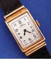 IWC ARMBANDUHR, UM 1957, NEUTR. GG 750/000- GEH., BODENSCHARNIER, VERD. BANDANST., IN SICHL. GEW., BLATT REST., DAMENFORMANKERW., KAL. 41, 17 ST., ...
