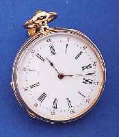 OFFENE TASCHENUHR, FRANKREICH UM 1880, D. CA. 33 MM, RG 750/000, BODEN SCHMUCKGRAV., SCHW. EMAILL. KRANZ, MONOGR.-SPIEGEL FREI, NUTZSP., ...