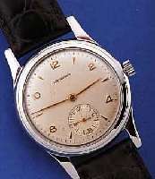 LONGINES HERRENARMBANDUHR, SCHWEIZ UM 1948, EDELST., BODEN GEDR., VERS. BLATT L. ALTERS- BED. FL., 16 ST., RUNDANKERW., KAL. 27M, ...