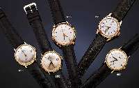 LONGINES HERRENARMBANDUHR, SCHWEIZ UM 1966, GG 750/000, BODEN U. GLASR. GEDR., BLATT REST.FORMANKERW., 17 ST., HANDAUFZUGKAL. 370, GE- PR. CHATONS, ...
