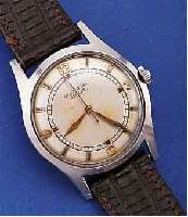 UNIVERSAL GENEVE HERRENARMBANDUHR, EDELST., BODEN GESCHR., BLATT REST., SCHWEIZ UM 1948, 17 ST., RUNDANKERW., DIR. ZENTRALSEK., KAL. 332, ...