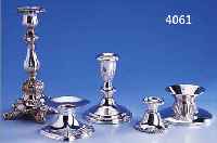 KONVOLUT 5 KERZENLEUCHTER, SILBER: VERSCH. SILBERGEHALTE, ALLE GEFüLLT, 1 X BAROCK- STIL, H CA. 18 CM, SONST ZEITLOSE FORM, H CA. 4.5 ...